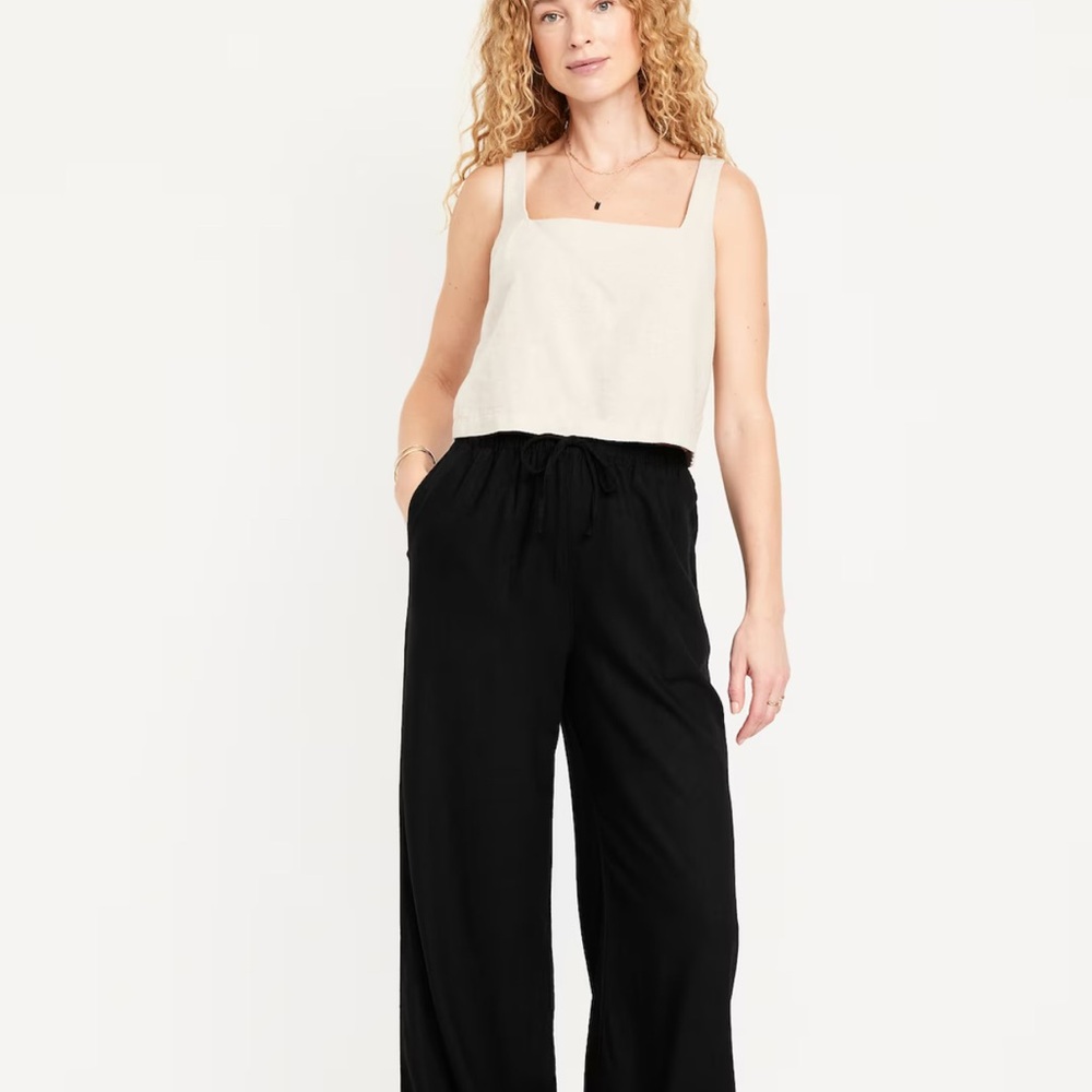 Old Navy Black Wide-Leg Pants Flowing Design
Medium Petite.